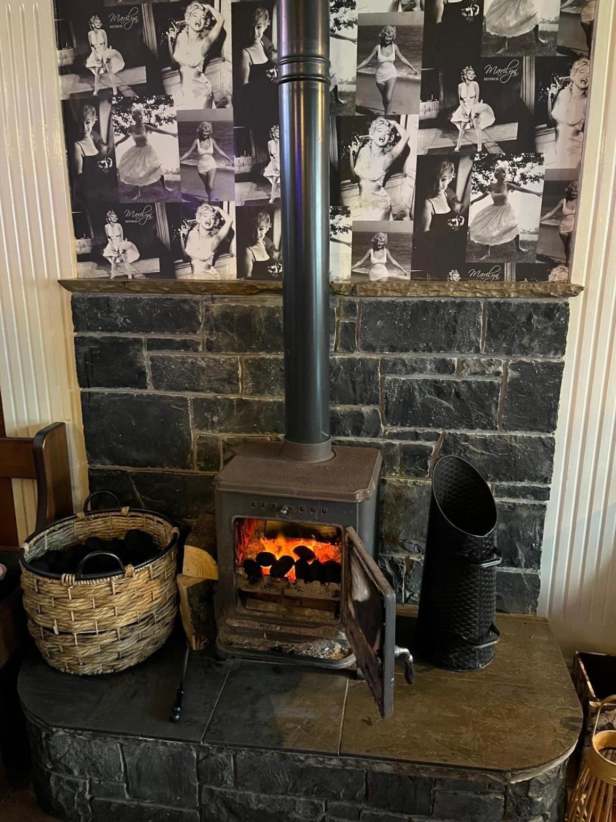 The Coach House Inn Moycullen Exterior foto